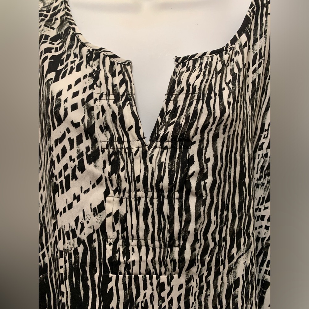 Valerie Stevens XL Top Women's Black White Pintuck Bell Sleeve Blouse Split Neck - Picture 5 of 7